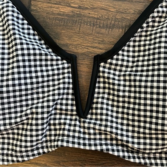 Time and Tru Women's 3X (24W-26W)  Black and White Check Square V Wire Swim Top - Picture 7 of 11